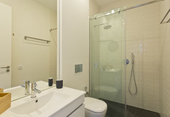 Apartamento en Oporto - Luminoso Apartamento com Quarto Duplo e Duas Camas Individuais na Sala Apartamento en Oporto - Luminoso Apartamento com Quarto Duplo e Duas Camas Individuais na Sala