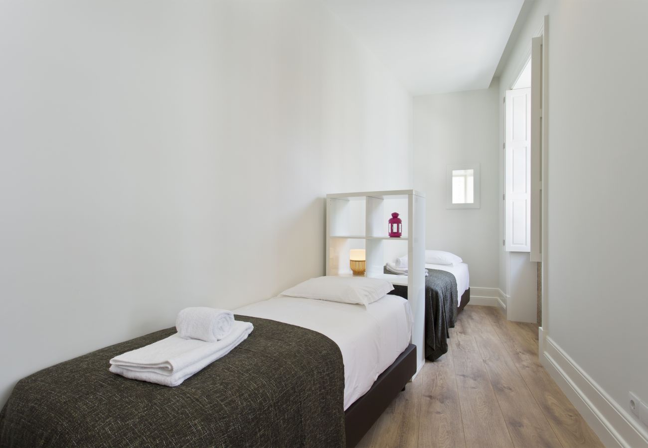 Apartamento en Oporto - Luminoso Apartamento com Quarto Duplo e Duas Camas Individuais na Sala Apartamento en Oporto - Luminoso Apartamento com Quarto Duplo e Duas Camas Individuais na Sala