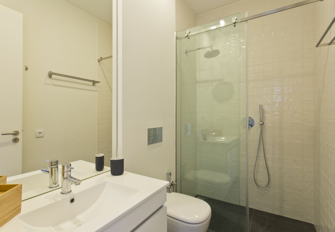 Apartamento en Oporto - Luminoso Apartamento com Quarto Duplo e Duas Camas Individuais na Sala Apartamento en Oporto - Luminoso Apartamento com Quarto Duplo e Duas Camas Individuais na Sala