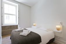 Apartamento en Oporto - Luminoso Apartamento com Quarto Duplo e Duas Camas Individuais na Sala