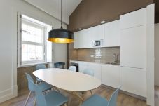Apartamento en Oporto - Charmoso Apartamento com 1 Suíte 1 Quarto Twin e Sofá-Cama Duplo na Sala 