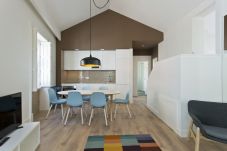 Apartamento en Oporto - Charmoso Apartamento com 1 Suíte 1 Quarto Twin e Sofá-Cama Duplo na Sala 