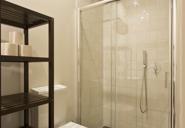 Appartement à Porto - Appartement Duplex (7 Adultes - 1 lit double/5 lits simples) Appartement à Porto - Appartement Duplex (7 Adultes - 1 lit double/5 lits simples)