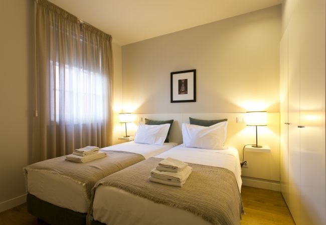 Appartement à Porto - Appartement Duplex (7 Adultes - 1 lit double/5 lits simples) Appartement à Porto - Appartement Duplex (7 Adultes - 1 lit double/5 lits simples)