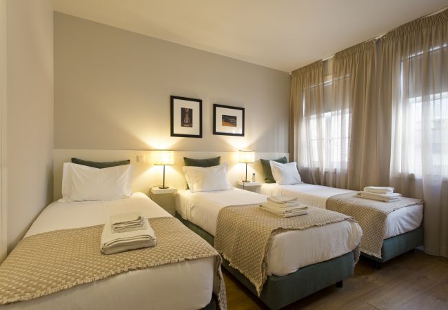 Appartement à Porto - Appartement Duplex (7 Adultes - 1 lit double/5 lits simples) Appartement à Porto - Appartement Duplex (7 Adultes - 1 lit double/5 lits simples)