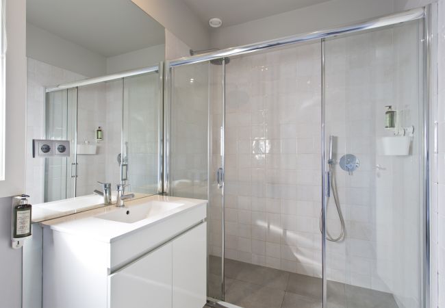 Appartement à Porto - Appartement Duplex (7 Adultes - 1 lit double/5 lits simples) Appartement à Porto - Appartement Duplex (7 Adultes - 1 lit double/5 lits simples)