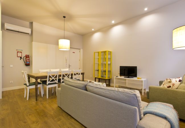 Appartement à Porto - Appartement Duplex (7 Adultes - 1 lit double/5 lits simples) Appartement à Porto - Appartement Duplex (7 Adultes - 1 lit double/5 lits simples)