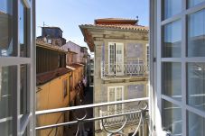 Apartment in Porto - Apartamento Duplex com 1 Quarto de 3 Camas Individuais junto aos Clérigos
