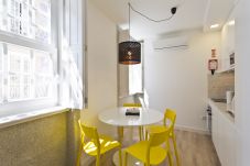 Apartment in Porto - Apartamento Duplex com 1 Quarto de 3 Camas Individuais junto aos Clérigos
