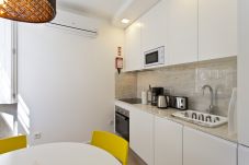 Apartment in Porto - Apartamento Duplex com 1 Quarto de 3 Camas Individuais junto aos Clérigos