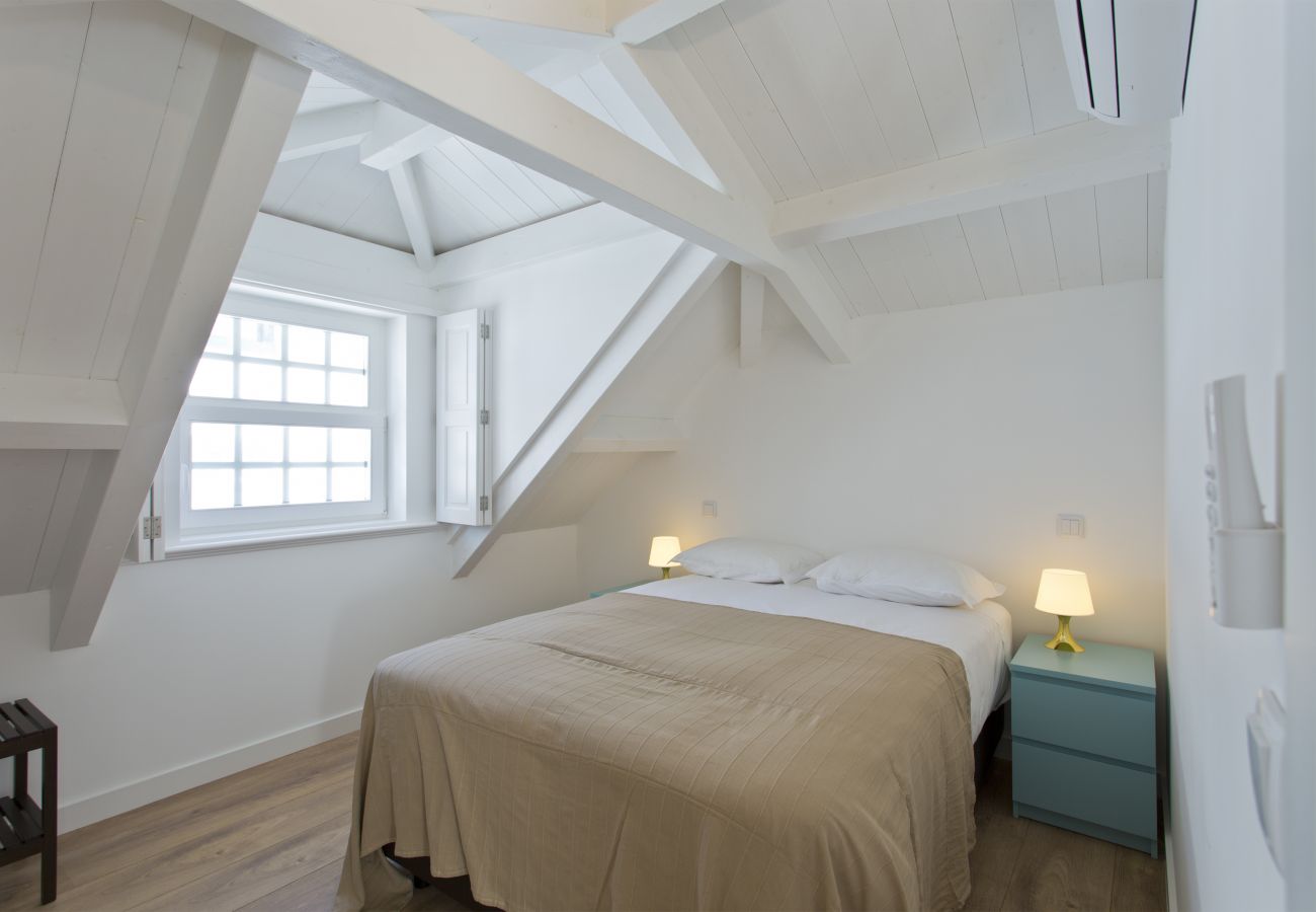 Apartment in Porto - Apartamento Charmoso com Quarto Duplo e Quarto Individual em Águas Furtadas 