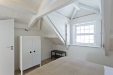 Apartment in Porto - Apartamento Charmoso com Quarto Duplo e Quarto Individual em Águas Furtadas 