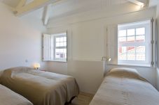 Apartment in Porto - Apartamento Charmoso com Quarto Duplo e Quarto Individual em Águas Furtadas 