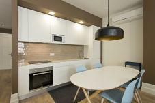 Apartment in Porto - Amplo Apartamento de 2 Quartos com Terraço