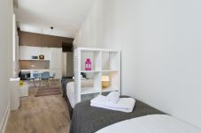 Apartment in Porto - Luminoso Apartamento com Quarto Duplo e Duas Camas Individuais na Sala