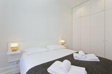 Apartment in Porto - Luminoso Apartamento com Quarto Duplo e Duas Camas Individuais na Sala