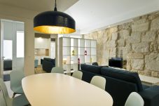 Apartment in Porto - Apartamento Espaçoso com 1 Suite 1 Quarto e 1 Zona de dormir na Sala