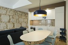 Apartment in Porto - Apartamento Espaçoso com 1 Suite 1 Quarto e 1 Zona de dormir na Sala