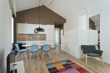 Apartment in Porto - Charmoso Apartamento com 1 Suíte 1 Quarto Twin e Sofá-Cama Duplo na Sala 