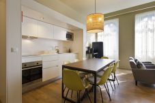 Apartment in Porto - 3 Bedroom Apartment (7 Adults)