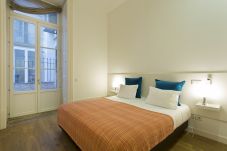 Apartment in Porto - 2 Bedroom Apartment (6 Adults - 1 double/4 single beds)