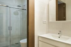 Apartment in Porto - 2 Bedroom Apartment (6 Adults - 1 double/4 single beds)