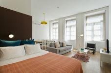 Apartment in Porto - 2 Bedroom Apartment (6 Adults - 1 double/4 single beds)