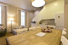 Apartment in Porto - Duplex Apartment (7 Adults - 1 double/5 single beds)